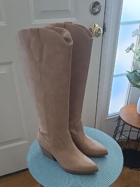 DV8 by Dolce Vita Brand Natural Color Thick Heeled High Boots Size 6